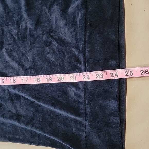 LOFT Size LM Navy Blue Velour Pullover Long Sleeve Top, Gently Used Condition - Picture 9 of 12